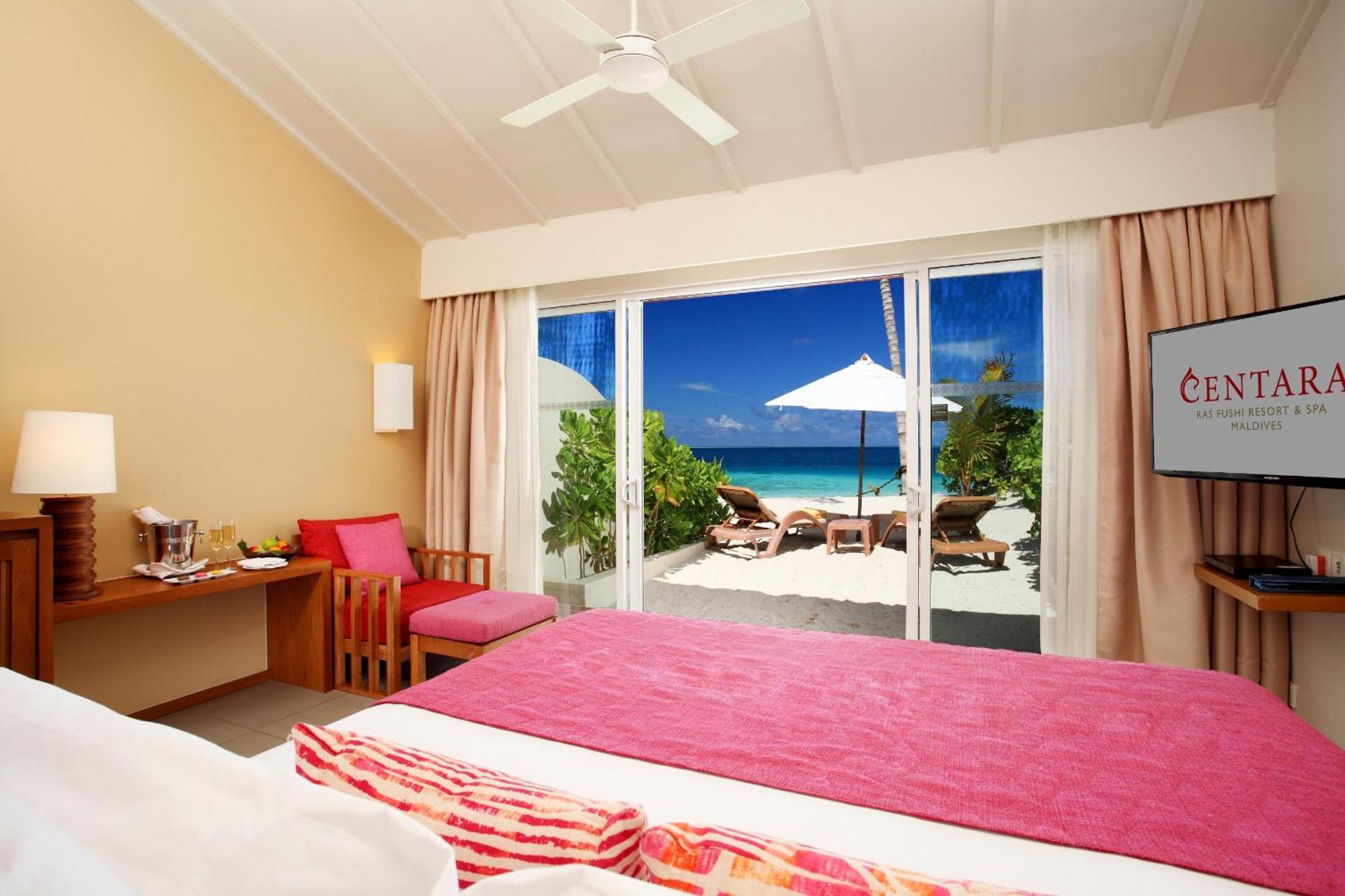 Lagoon View Beach Villa with Swirl Pool